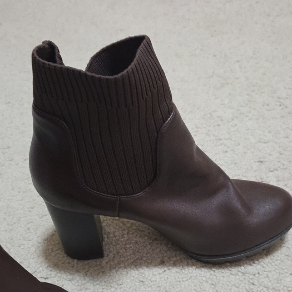 Elegant Brown Ankle Booties - Picture 4 of 6